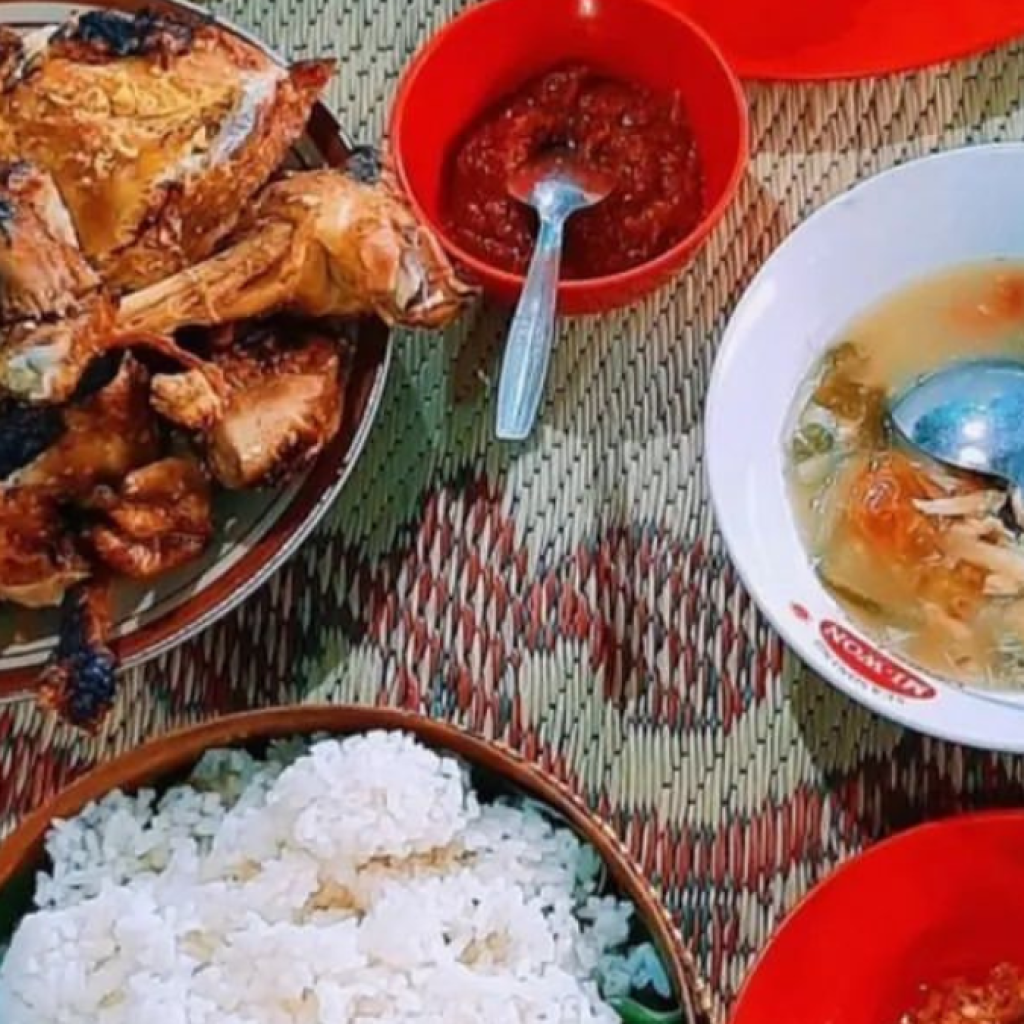 Rekomendasi kuliner khas Magetan. Foto: instagram.com/ayampanggang.busetu
