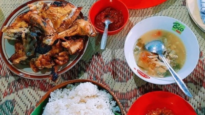 Rekomendasi kuliner khas Magetan. Foto: instagram.com/ayampanggang.busetu