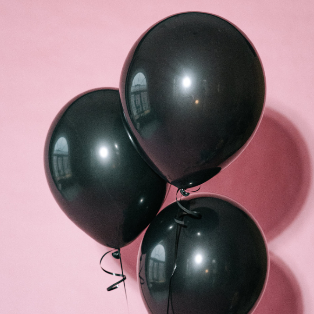 Tragedi balon meledak saat perayaan hari guru. Foto: Pexels.com/Ivan Samkov