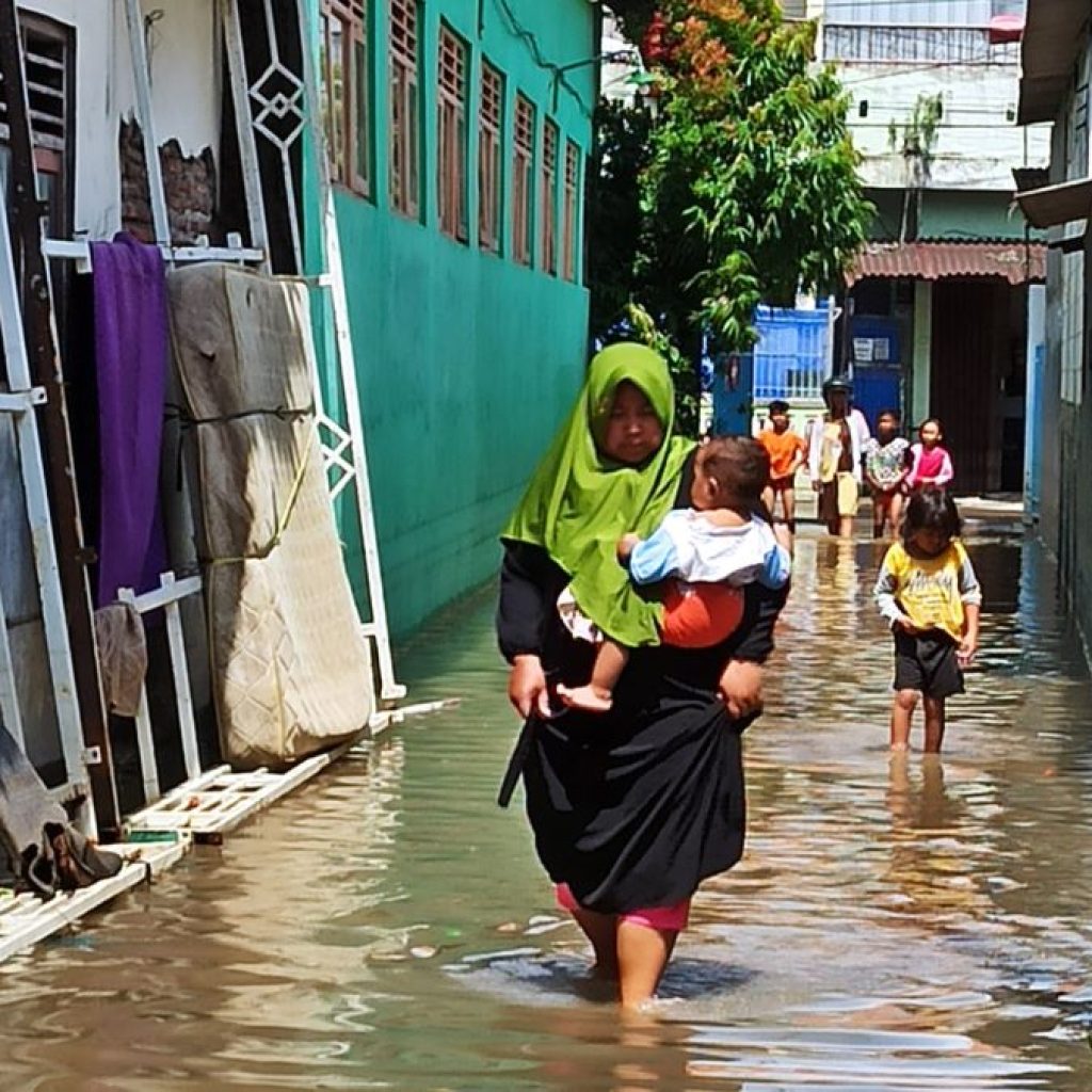 Banjir di Jalan Kaligawe Semarang sudah mulai surut. Foto: Dok. Alan Henry