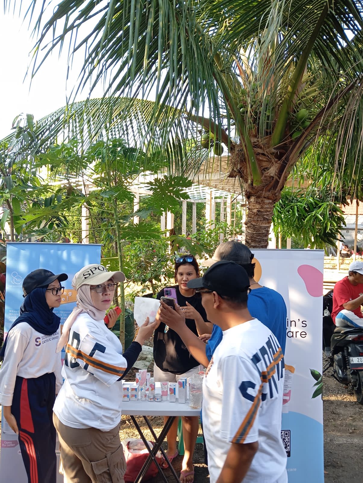 TUTURPEDIA - Semarakkan HUT ke-79 RI, Karang Taruna Perumahan Bumi Palir Sejahtera Gelar Bazar UMKM 