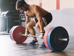 5 Kesalahan Latihan Angkat Beban, Hindari Cedera!