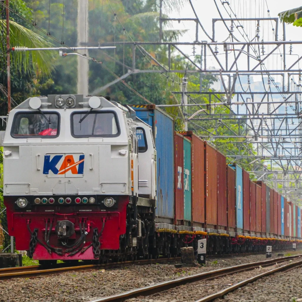 KAI angkut 32,8 juta ton barang pada semester I 2024. Foto: Dok. KAI