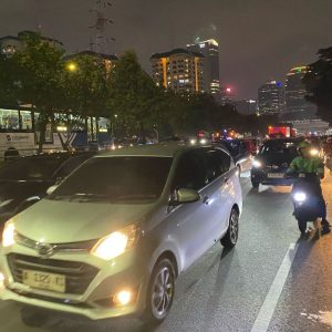 Demo Tolak UU TNI: Massa Bubarkan Aksi di Depan Gedung DPR dan Jalan Gatot Subroto