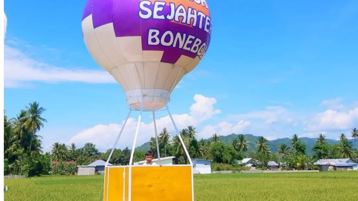 Bisa Berenang Bareng Hiu Paus! 5 Rekomendasi Wisata Gorontalo Populer yang Wajib Masuk List Tempat Liburan 3 TUTURPEDIA - Bisa Berenang Bareng Hiu Paus! 5 Rekomendasi Wisata Gorontalo Populer yang Wajib Masuk List Tempat Liburan