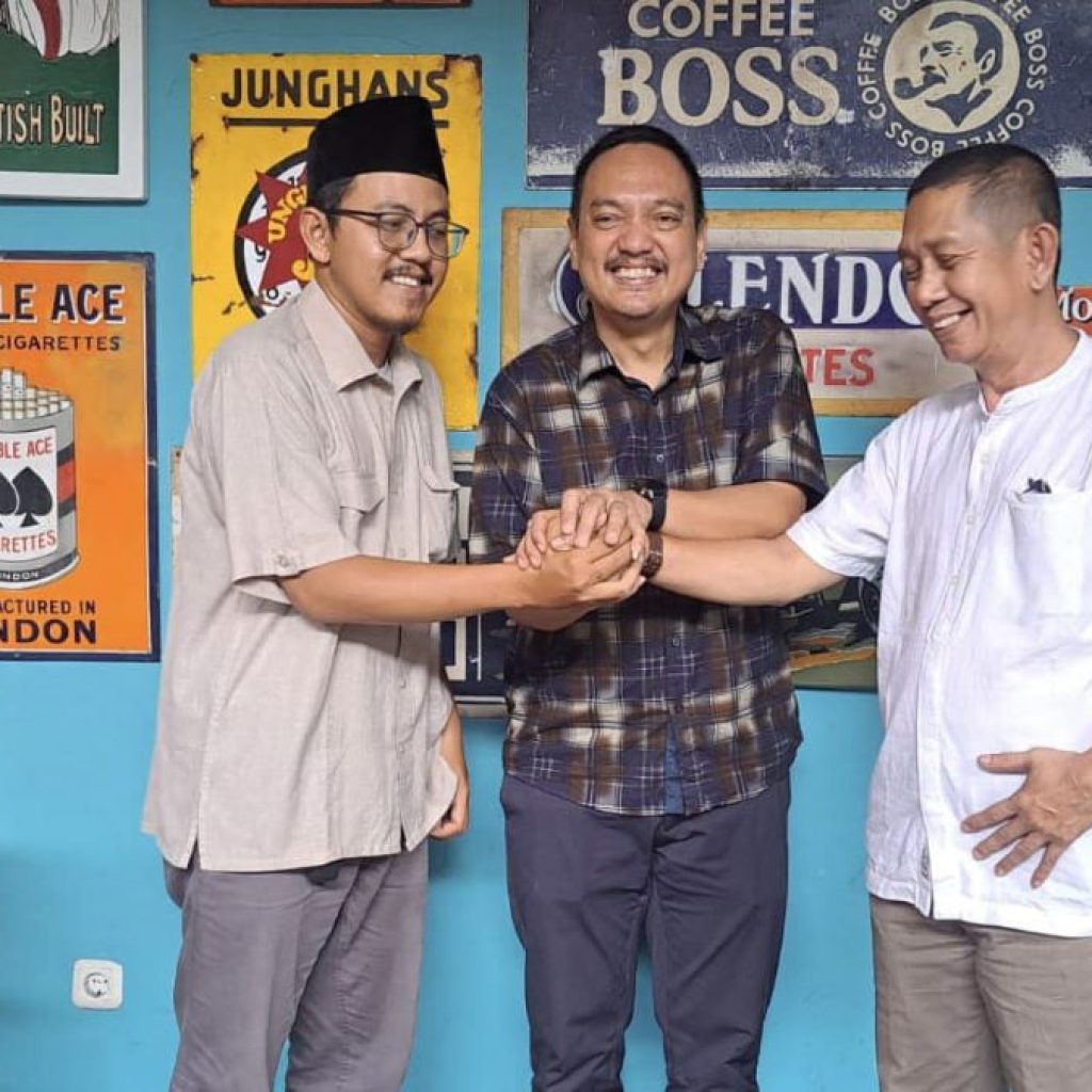 Ketua Rumah Gerakan DHC, dr. Muhammad Hayyi Wildani bersama calon Wali Kota Semarang, Yoyok Sukawi dan Ketua DPC PPP Semarang, Surahman. Foto: Dok. Yok Joss