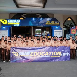 150 Pelajar SMK Ikuti Education Day di GIIAS Bandung 2024, Perluas Wawasan Teknologi Otomotif