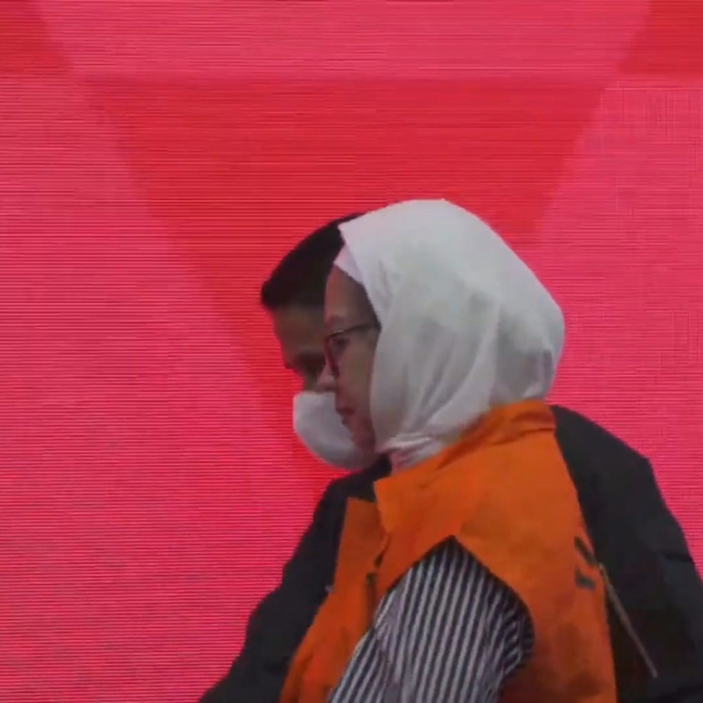 Eks Dirut PT Pertamina Karen Agustiawan ditahan KPK karena kasus korupsi. FOTO: Tangkapan layar YouTube KPK RI