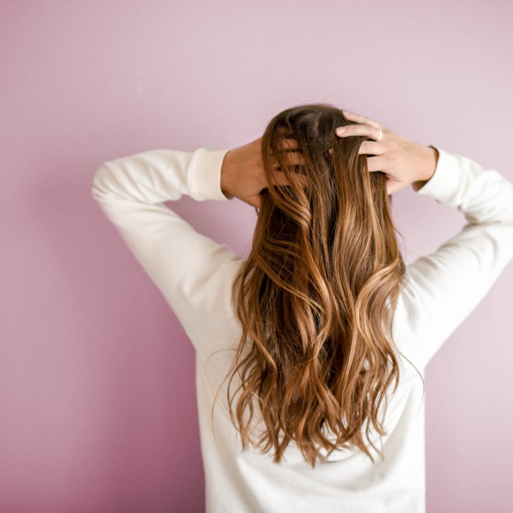 Ilustrasi rambut. Foto: Unsplash oleh element5digital.