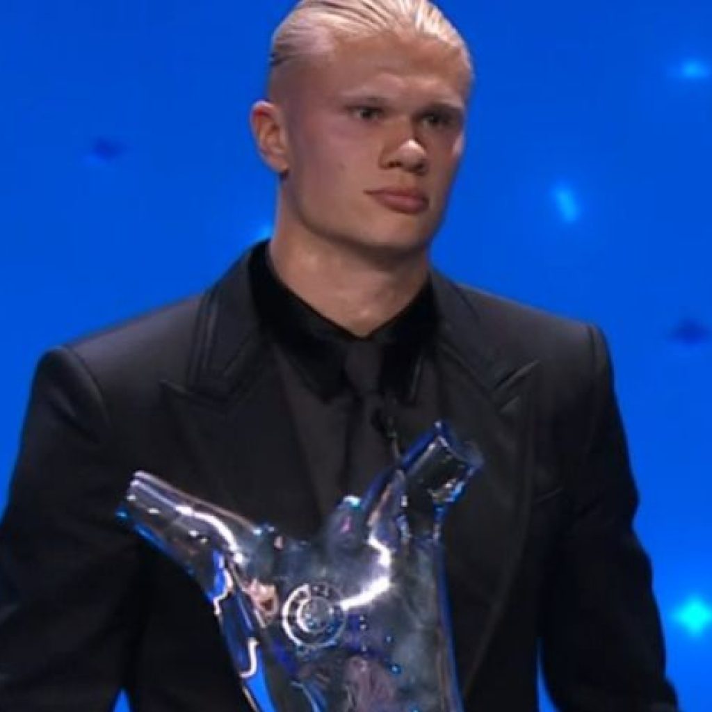 Erling Haaland memiliki kebiasaan nyeleneh sebelum tidur. FOTO: Twitter X @City_Chief