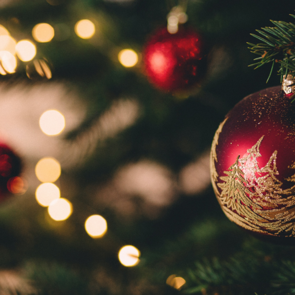 Film bertema natal yang cocok ditonton bersama keluarga. Foto: Unsplash.com/freestocks
