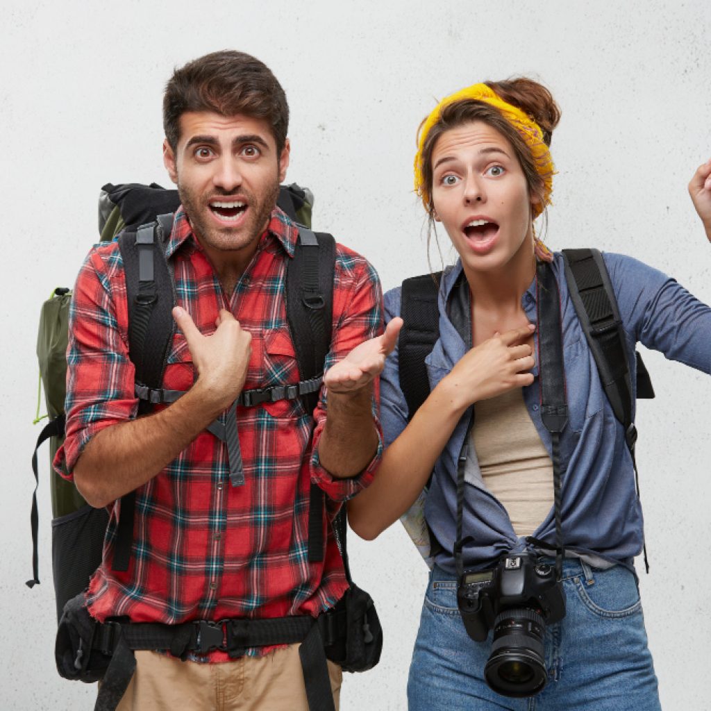 Perbedaan gaya liburan flashpacker dan backpacker. Foto: freepik.com/wayhomestudio