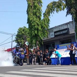 Jelang Hari Sumpah Pemuda ke-79, Satlantas Polres Blora Adakan Atraksi Freestyle