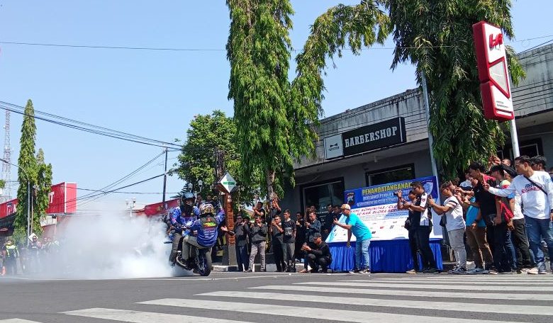 Aksi freestyle di depan Satlantas Polres Blora. Foto: Dok. Lilik Yuliantoro