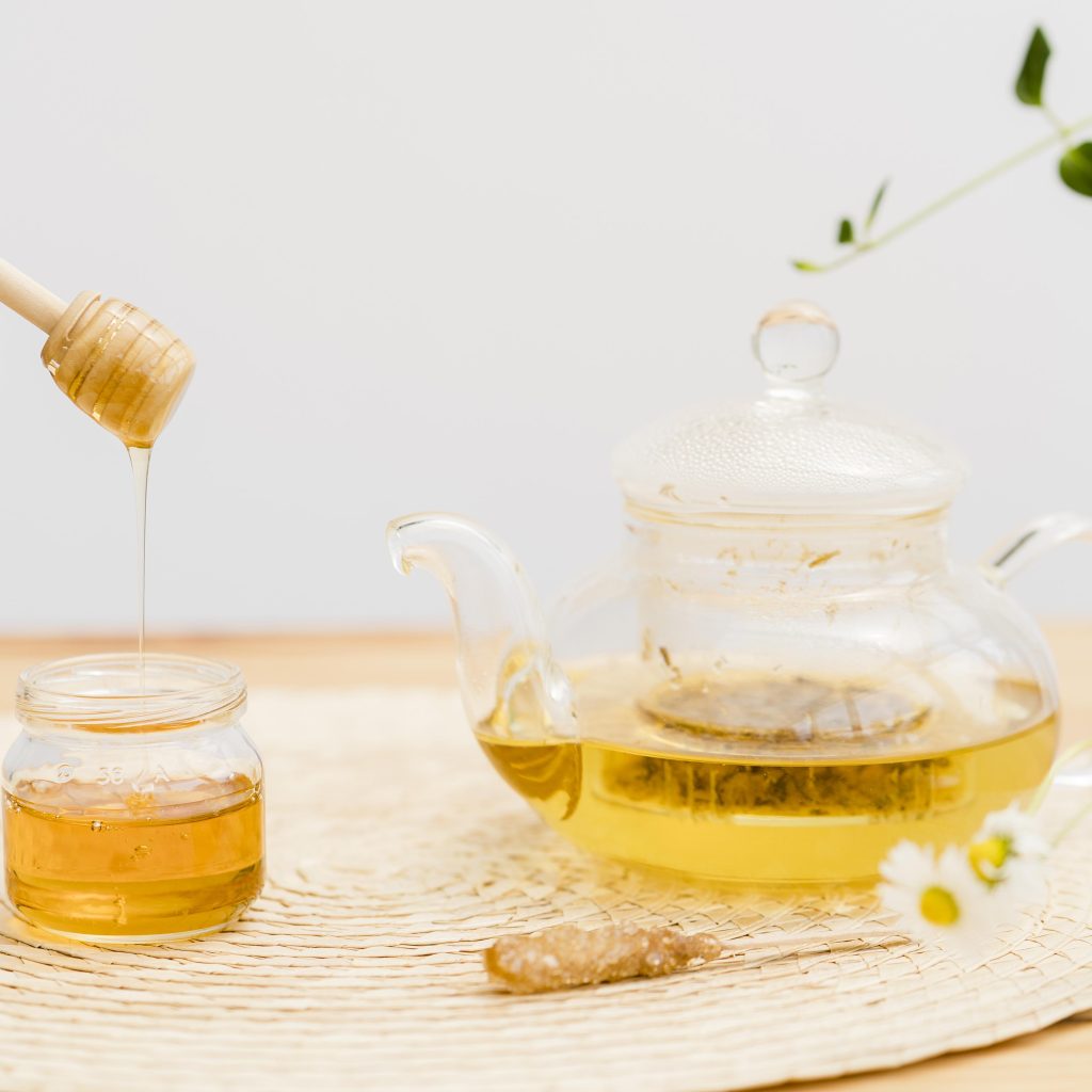5 Manfaat Minum Air Madu Hangat, Salah Satunya Mempercantik Kulit!