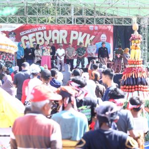 Warga Mijen Sambut Kemeriahan Pawai Gebyar 10 Program PKK