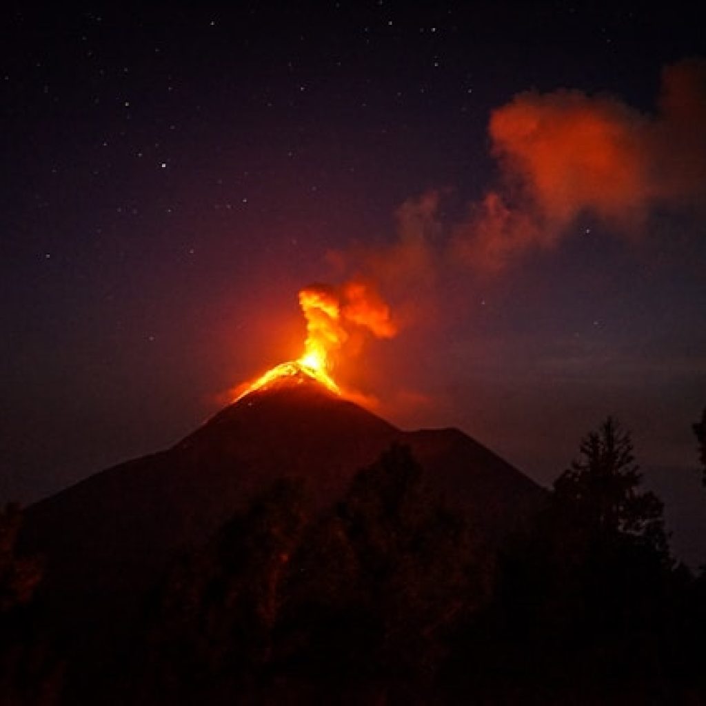 Ilustrasi Gunung Ciremai. Foto: unsplash.com/aaronphs