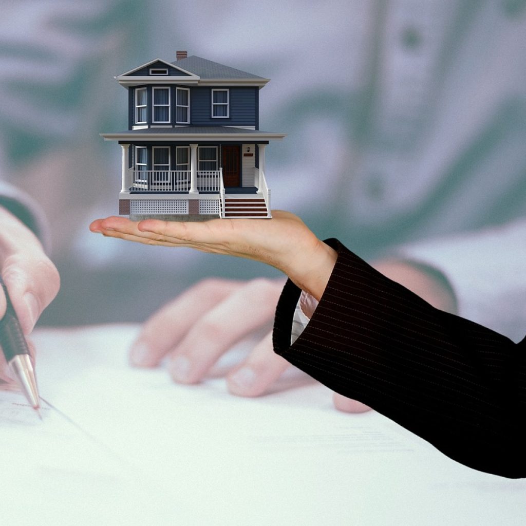 Pilih Rumah atau Apartemen? Cek Pertimbangannya di Sini!