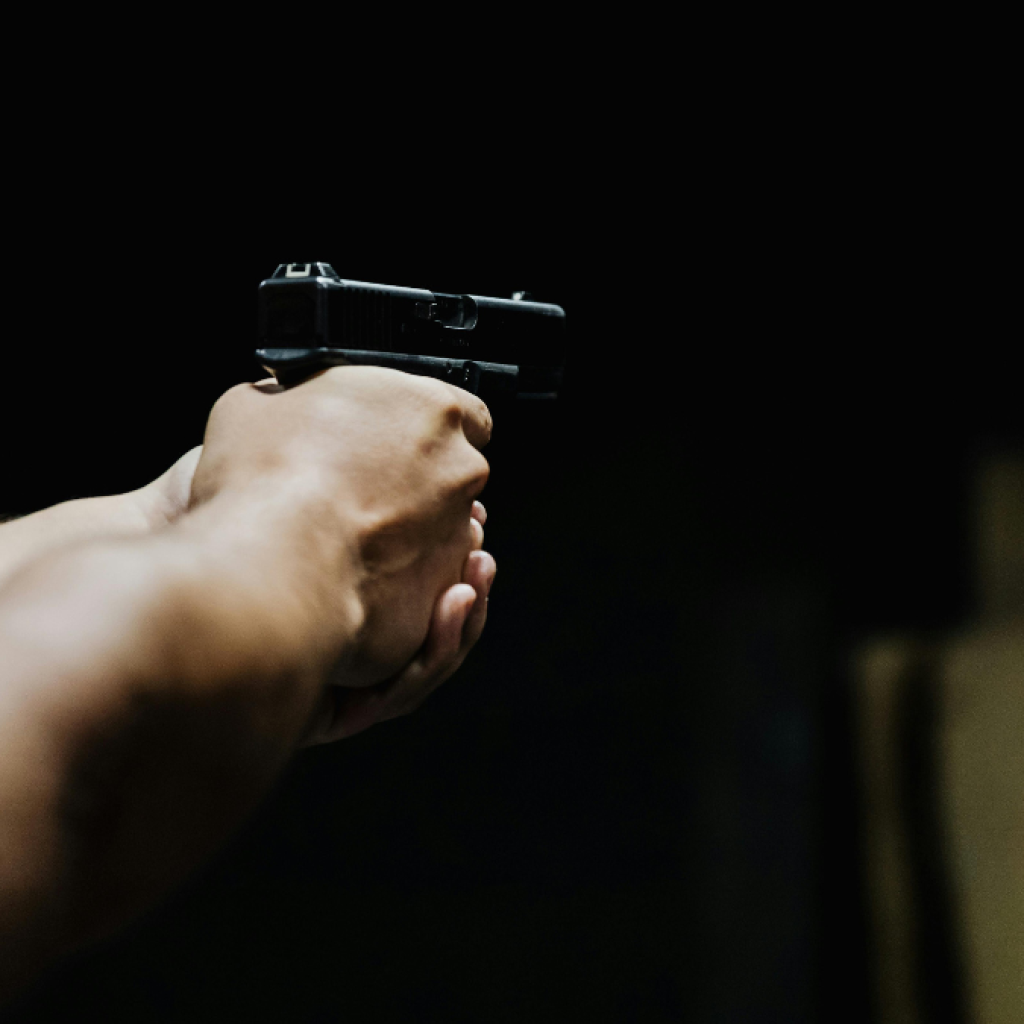 Ilustrasi anggota DPRD Lampung Tengah yang tak sengaja menembak warga hingga tewas. Foto: pexels.com/karolina-grabowska