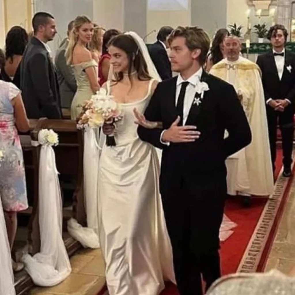 TUTURPEDIA - Dylan Sprouse dan Barbara Palvin Resmi Menikah di Hungaria