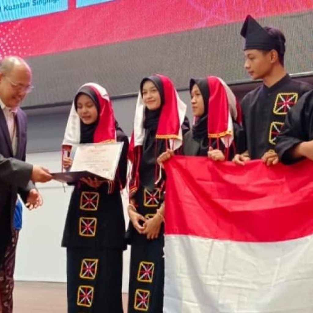 TUTURPEDIA - Bangga! MAN 1 Kuantan Singingi Menangkan Medali Emas di WICE 2023