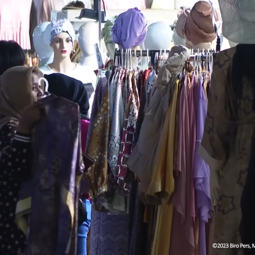 Tarif parkir di Tanah Abang jadi sorotan netizen. FOTO: YouTube Sekretariat Presiden