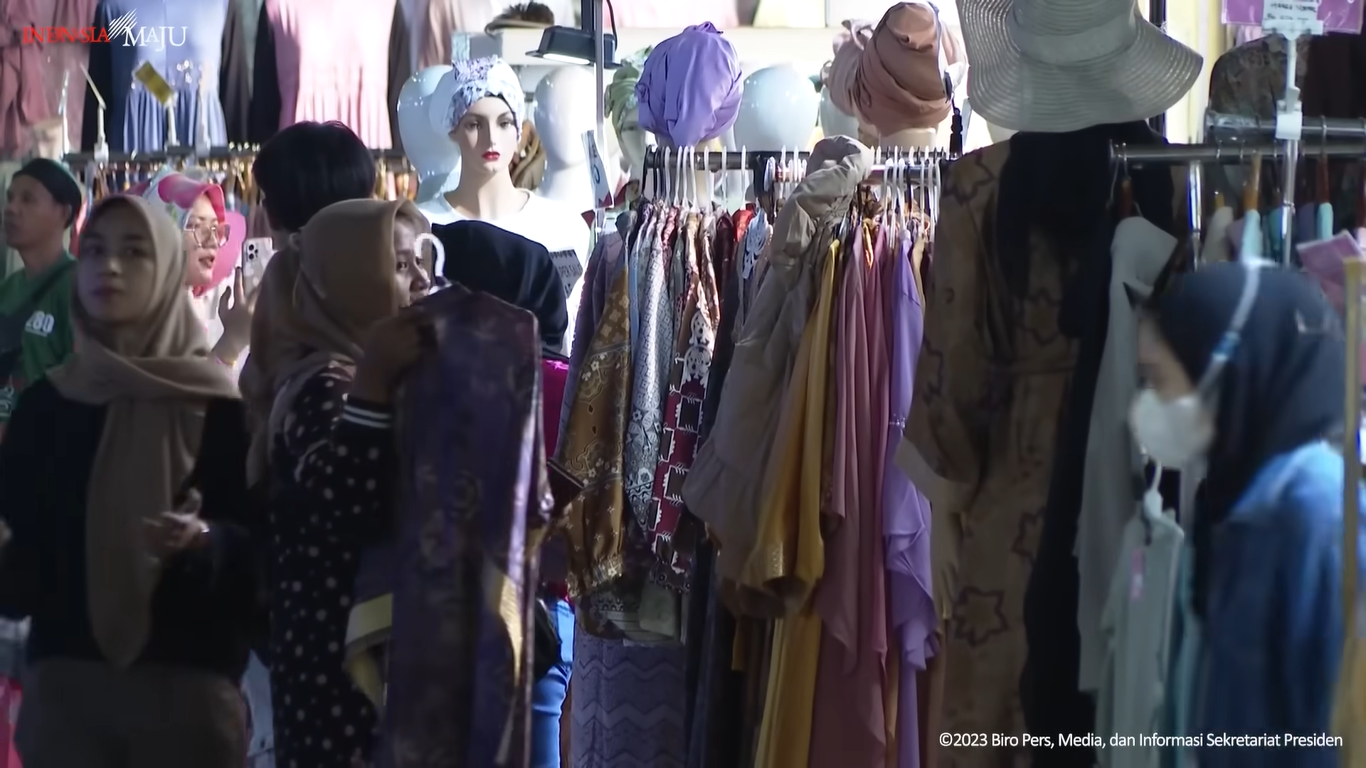 Tarif parkir di Tanah Abang jadi sorotan netizen. FOTO: YouTube Sekretariat Presiden