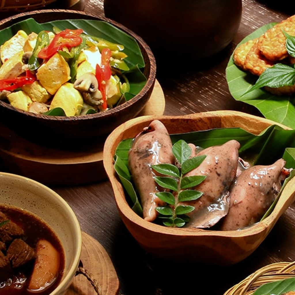 Makanan khas Indonesia. (Foto: Indonesia Travel)