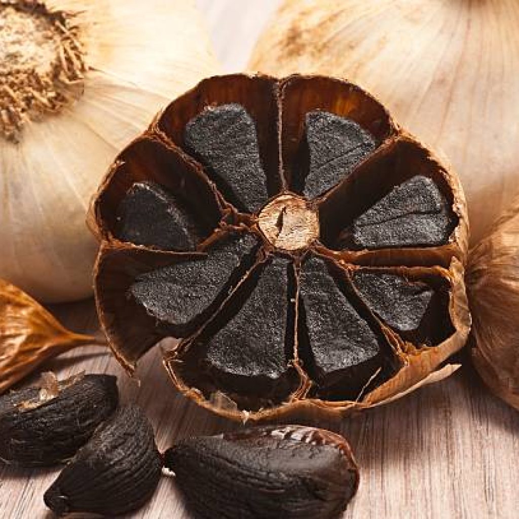 Bawang hitam memiliki sejumlah manfaat untuk kesehatan. (Foto: istock photo)
