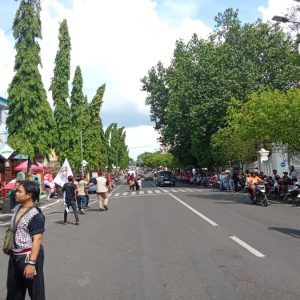 Ribuan Masyarakat Blora Sambut Kedatangan Jokowi di Sepanjang Jalan Pemuda hingga Tugu Pancasila
