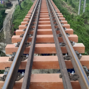 Wujudkan Keberlanjutan Lingkungan, PT KAI Ganti Bantalan Rel Kayu Menjadi Sintetis