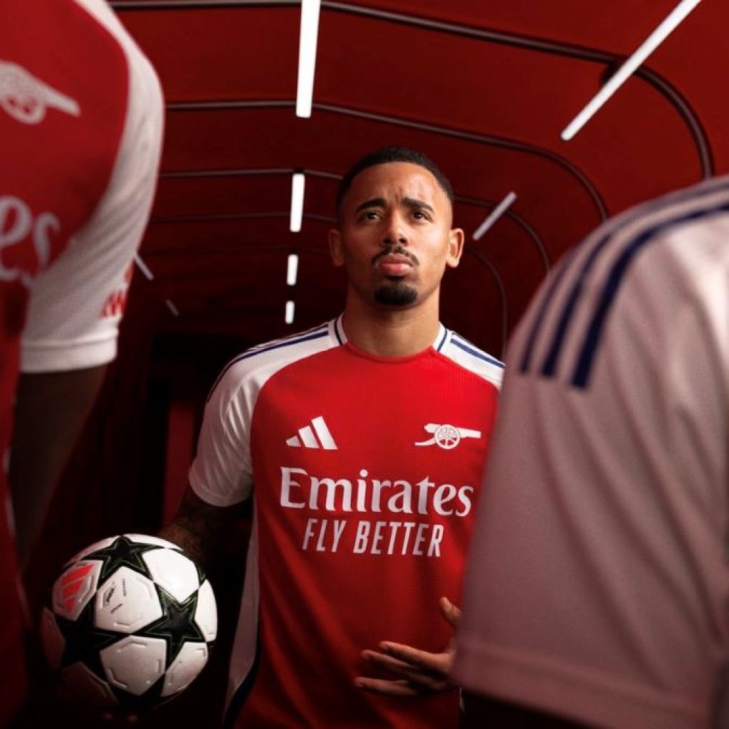 Arsenal pakai jersey tandang saat jumpa Tottenham. Foto: x.com/Arsenal
