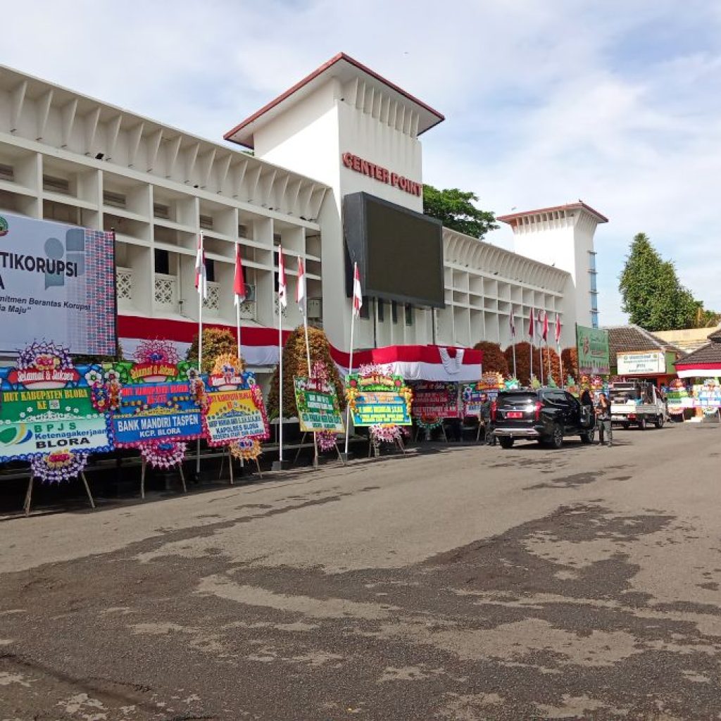 Karangan bunga dalam rangka hari jadi ke-275 Kabupaten Blora. Foto: Dok. Lilik Yuliantoro