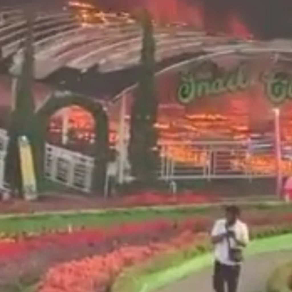 Penampakan objek wisata Celosia yang terbakar. Foto: x.com/N494300N4R_