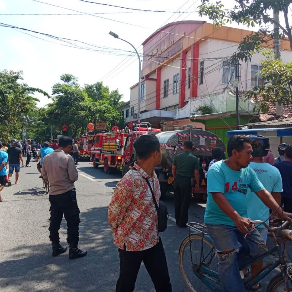 Breaking News: Gedung Pertemuan RSU Permata Blora Terbakar 