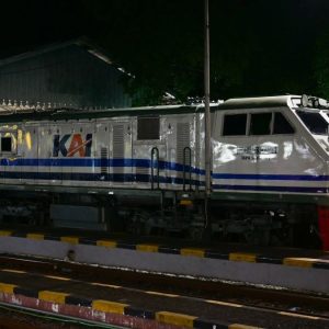 Mobil Pick Up Menemper KA Argo Bromo Anggrek Gambir-Surabaya Pasarturi, Kereta Penumpang dan Lokomotif dalam Keadaan Baik