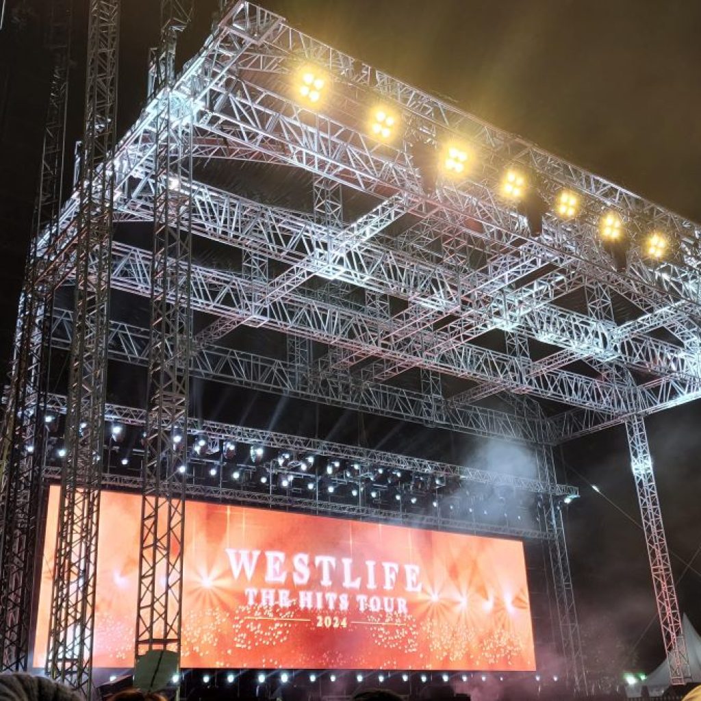 Konser Westlife di Kompleks Candi Prambanan. Foto: Dok. Tuturpedia