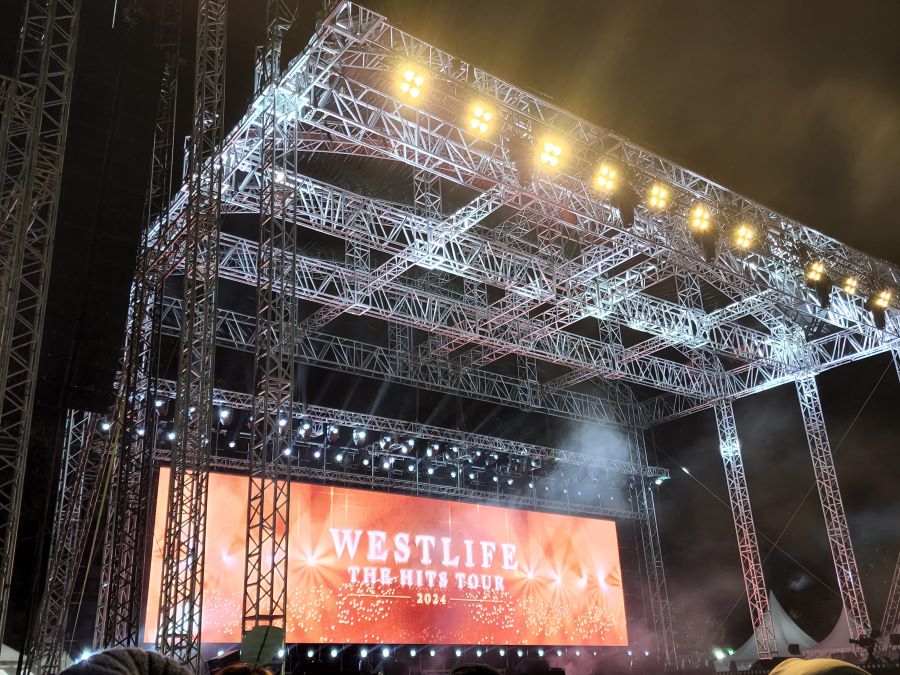 Konser Westlife di Kompleks Candi Prambanan. Foto: Dok. Tuturpedia