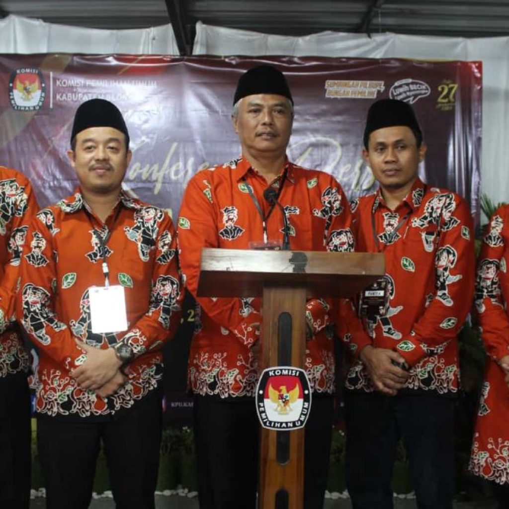 Ada 2 paslon pada hari kedua pendaftaran Pilkada Blora 2024. Foto: Istimewa