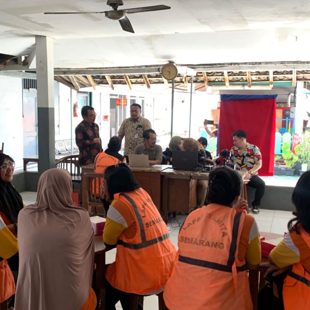 Suasana perekaman biometrik di Lembaga Pemasyarakatan (LP) Wanita Bulu dan Kedungpane. Foto: Dok. Alan Henry