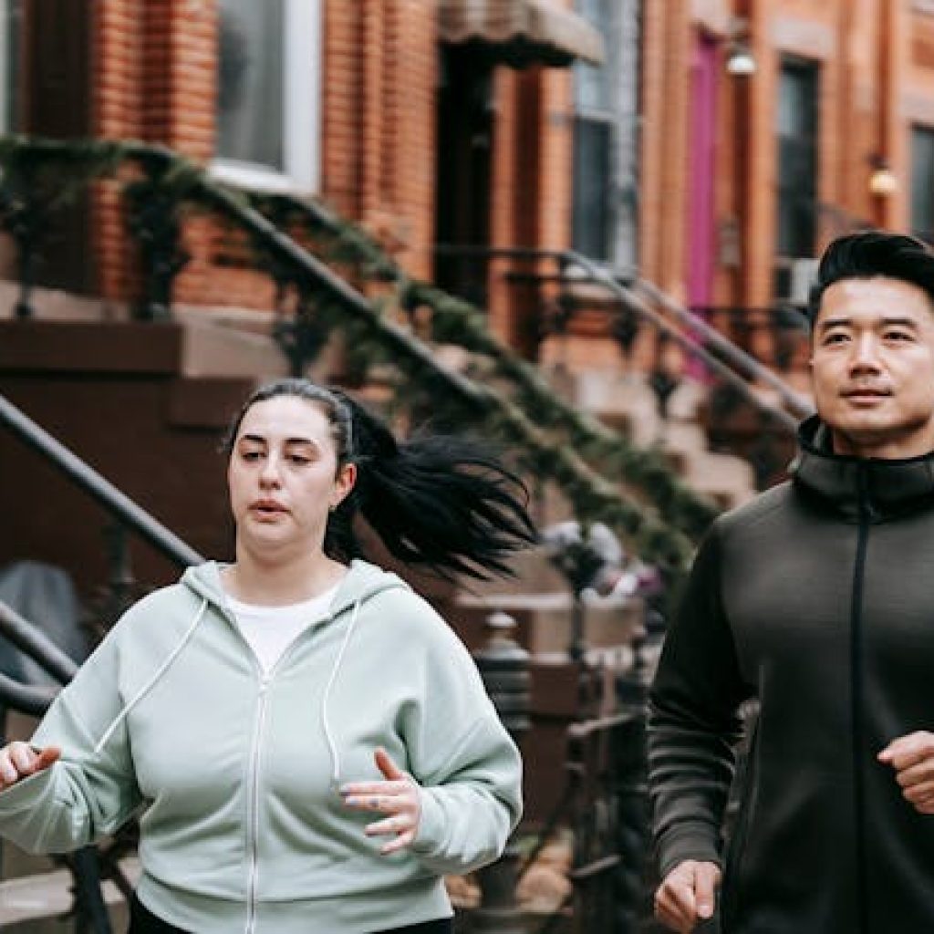 Alasan olahraga lari kurang cocok bagi obesitas. Foto: pexels.com/andres-ayrton