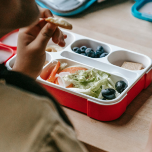 Berbeda Pendapat dengan Menko PMK, Gibran Bantah Alokasi Makan Bergizi Dipangkas Jadi Rp7.500