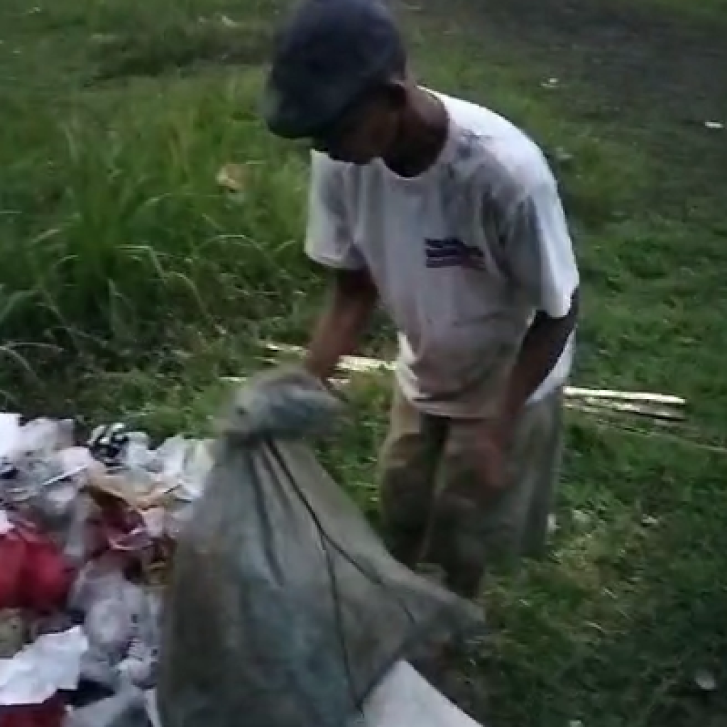 Relawan ASRI dan Warga Gotong Royong Bersihkan Sampah Usai Kampanye Akbar