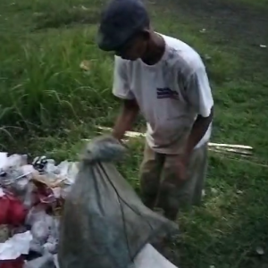 Relawan ASRI dan Warga Gotong Royong Bersihkan Sampah Usai Kampanye Akbar