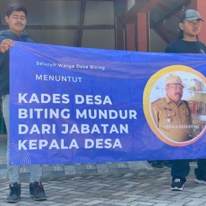 Aksi Damai di Biting, Ratusan Warga Desak Kades Dicopot