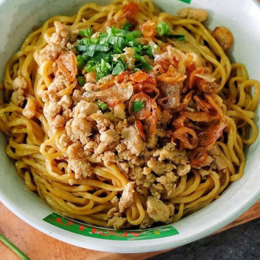 Rekomendasi kuliner di Stasiun Bogor yang populer. Foto: instagram.com/mieayambasoapollo