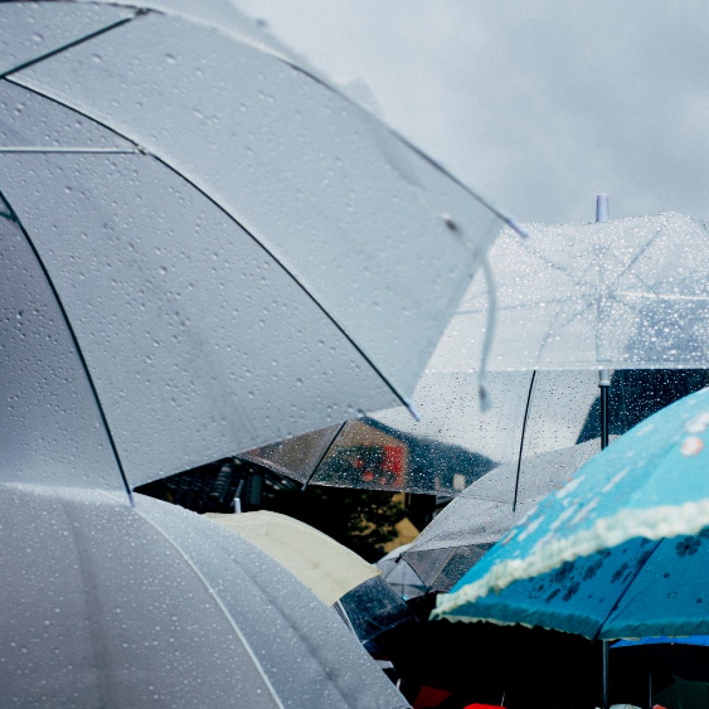 BNPB terus modifikasi cuaca untuk meminimalkan bencana hidrometeorologi. Foto: freepik.com/jcomp