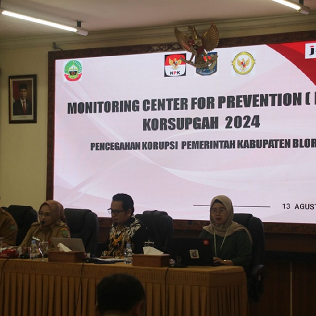 Kepala Satuan Tugas Koordinasi dan Supervisi Pencegahan Wilayah III KPK, Maruli Tua Manurung bersama Wakil Bupati Blora, Tri Yuli Setyowati. Foto: Dok. Lilik Yuliantoro