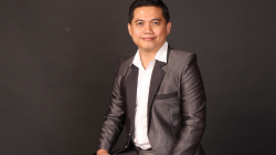 TUTURPEDIA - Tangan Motivator Dwi Hartono 'Turut Berdarah' Imbas Kasus Pembunuhan Kancab Bank