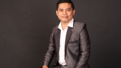 TUTURPEDIA - Tangan Motivator Dwi Hartono 'Turut Berdarah' Imbas Kasus Pembunuhan Kancab Bank
